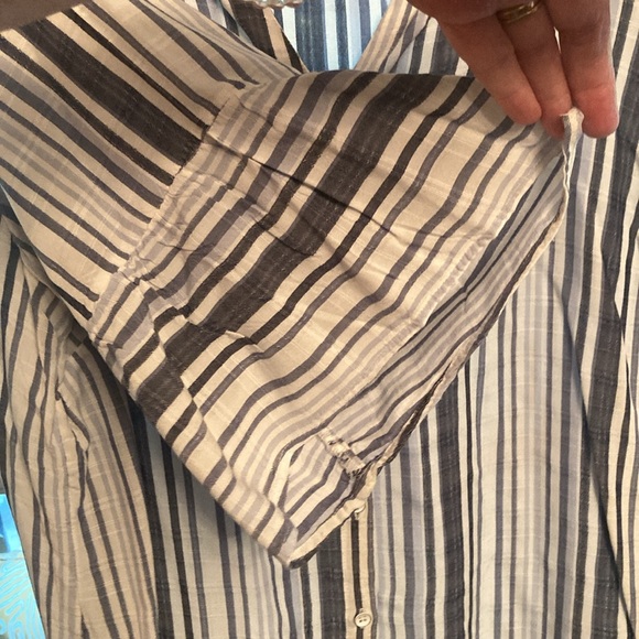 Blouse. 2X Rayon Blue/white striped. Button down, V-Neck with flouncy 3/4 sleeve - Picture 4 of 12